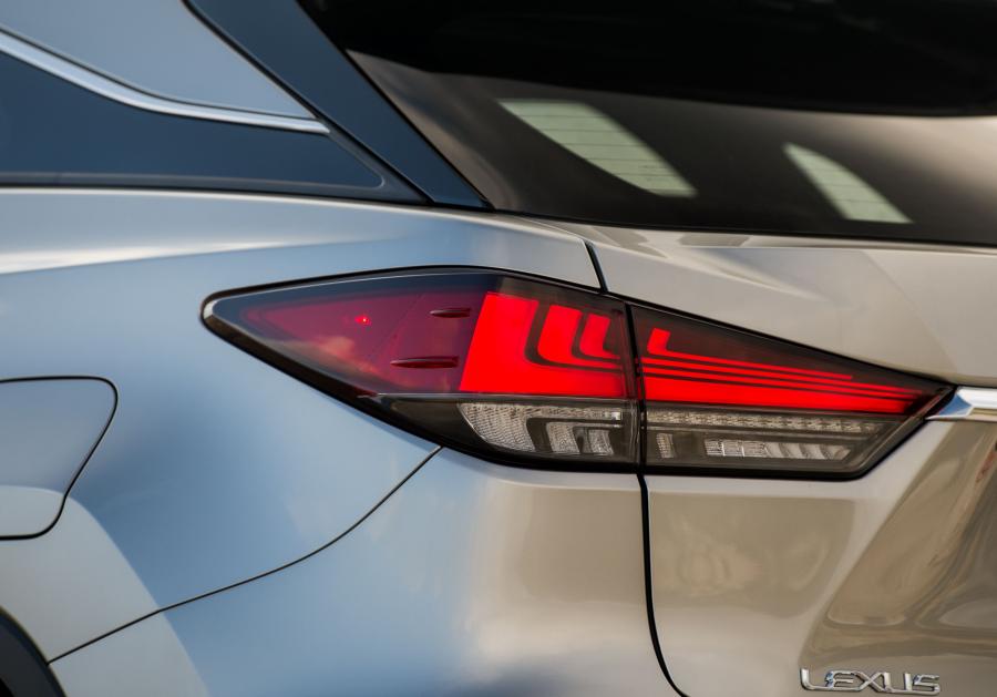 Детали экстерьера Lexus RX450h 2019 года  (WW) (фото 66 из 97)
